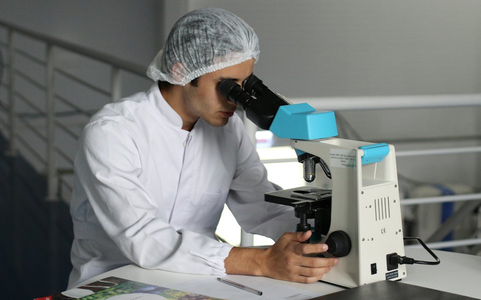 Hospitales nacionales argentinos firman acuerdo con Bristol Myers Squibb para investigación clínica