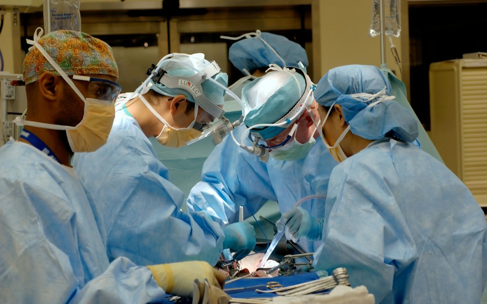 Puebla evalúa comprar tres hospitales itinerantes más para zonas sin especialistas
