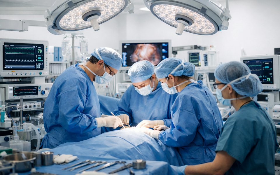 El Garrahan moderniza quirófanos y consolida la neurocirugía endoscópica pediátrica